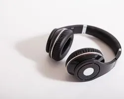 consumer reports noise cancelling headphones